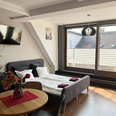 Daire Sunny/stylish Rooftop Home/private Balcony Shared Jacuzzi *