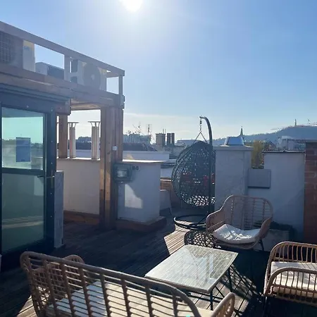 Sunny/stylish Rooftop Home/private Balcony Shared Jacuzzi
