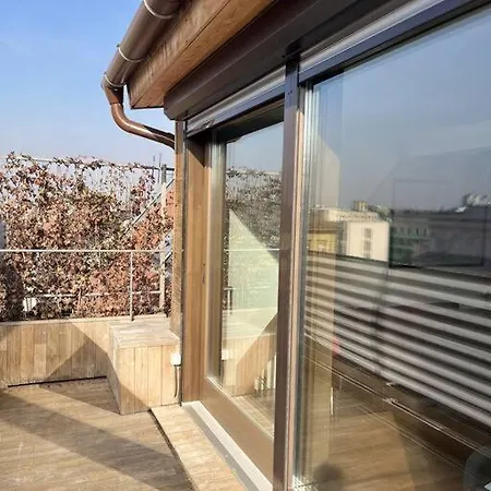 Sunny/stylish Rooftop Home/private Balcony Shared Jacuzzi