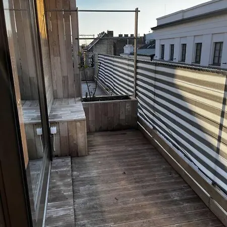 Sunny/stylish Rooftop Home/private Balcony Shared Jacuzzi *