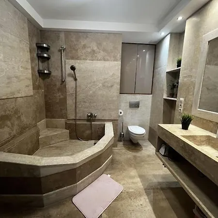 Sunny/stylish Rooftop Home/private Balcony Shared Jacuzzi Budapeste