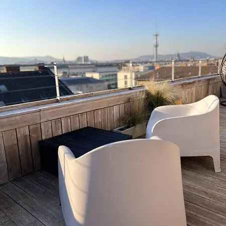 Sunny/stylish Rooftop Home/private Balcony Shared Jacuzzi * Budapeste
