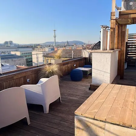 Sunny/stylish Rooftop Home/private Balcony Shared Jacuzzi Apartamento Budapeste